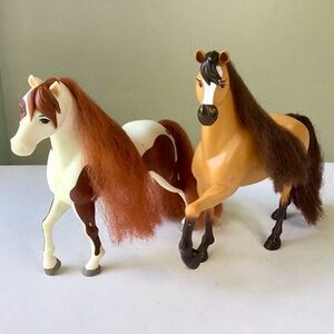2 SPIRIT Riding Free Horses Spirit & Boomerang Toy Figures Dreamworks Just Play